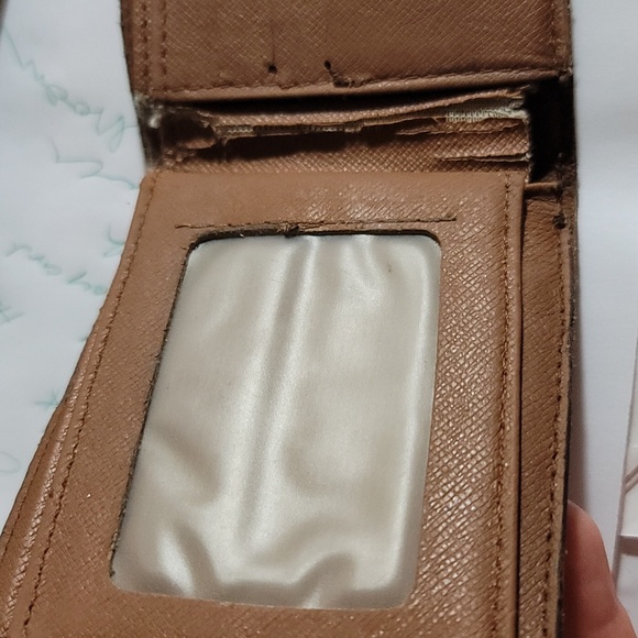 Louis Vuitton - Picture 4 of 12